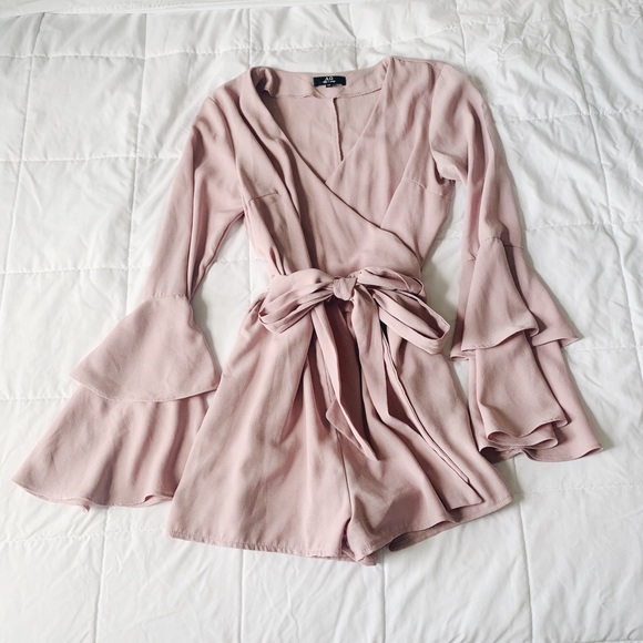 Long Sleeve Romper Size M - Picture 2 of 4